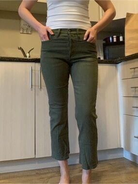 ⭐️Free add-on⭐️ Ricki’s Army Green Capri Jeans with Button Fly - Size 6